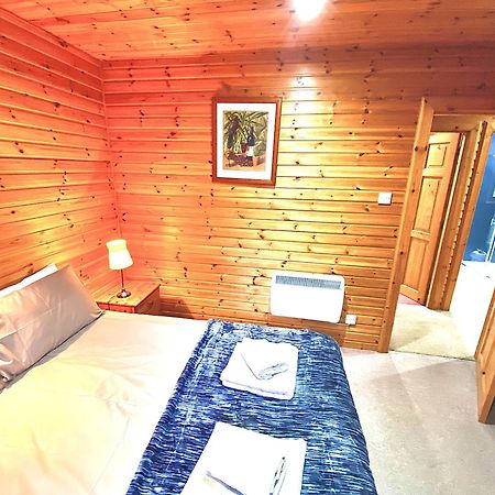 Braemar Lodge Cabins Not For Profit Exterior photo